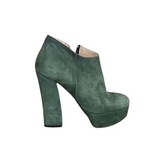 spaziomoda green suede booties platform
